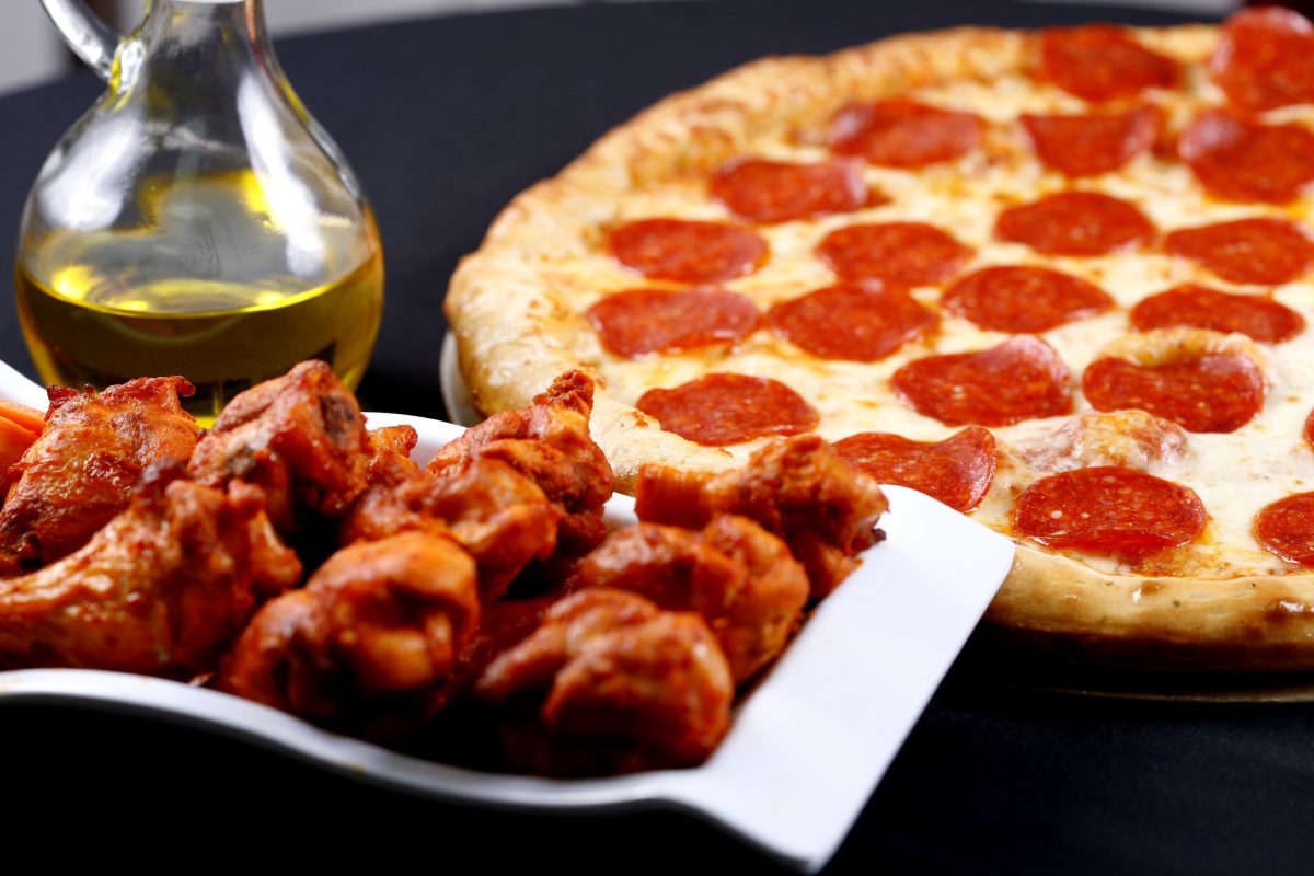 fresh and hot pizza and wings combo for dinner time