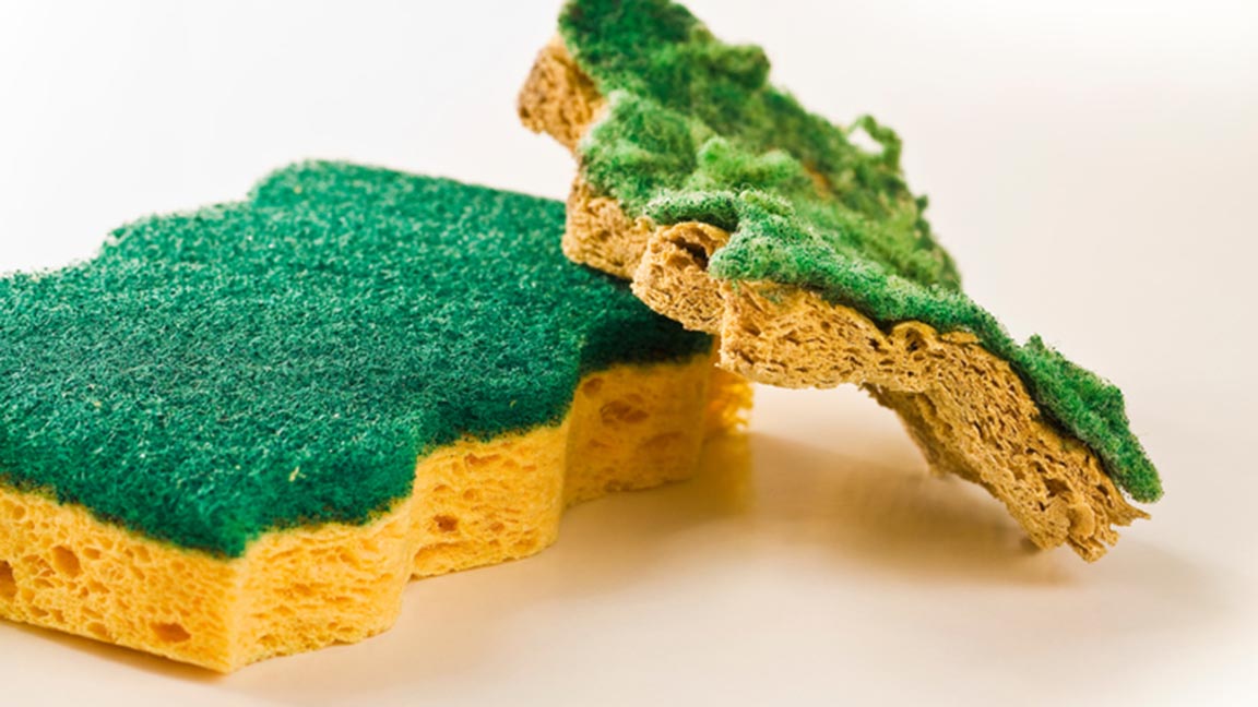Old and new sponges for household cleaning.