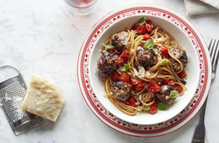 Spaghetti with tomatoes