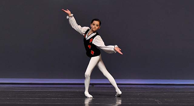 Lex Fowler at the World Ballet Competition. Photo credit: Michael Cairn