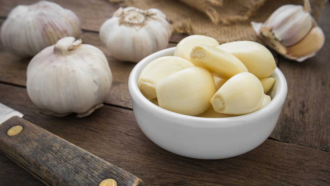 Peeled garlic in bowl