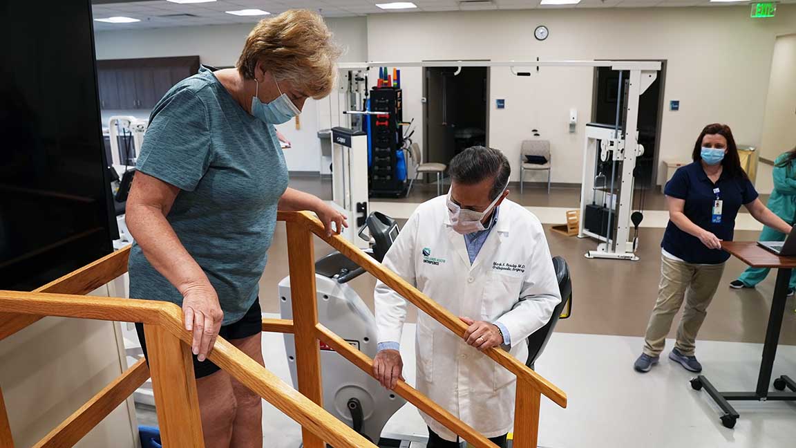 Murrells Inlet resident Mary Hoffman is grateful for the coordinated care available at Tidelands Health Medical Park at The Market Common, which has allowed her orthopedic surgeon, Dr. Mark Rowley, to check in on her as she undergoes physical therapy following replacement of her right knee.