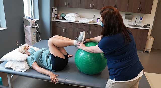 With help from Tidelands Health physical therapist Tracy Paquette, Hoffman has made tremendous progress following replacement of her right knee.