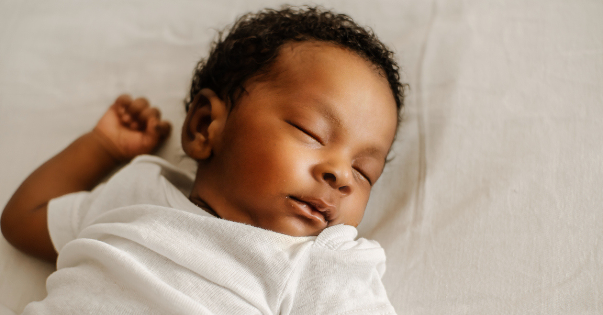 newborn sleep in the bed