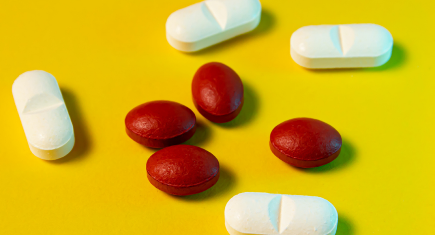 Acetaminophen vs. ibuprofen: Which should you choose? 